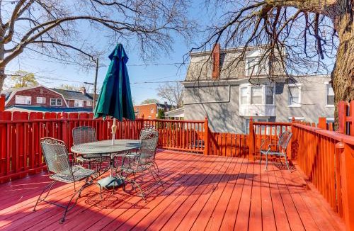 Harrisburg - Hershey House | 2 Mi to Dtwn Harrisburg Escape with Furnished Deck!