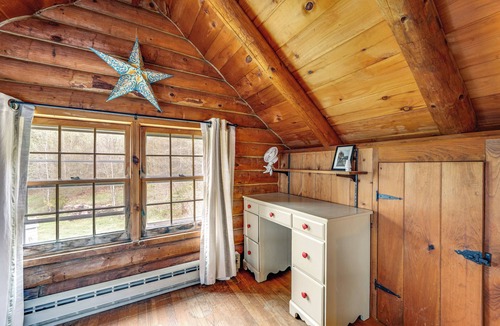 West Burke Cabin | 2 Mi to Lake Willoughby: Peaceful Log Cabin!