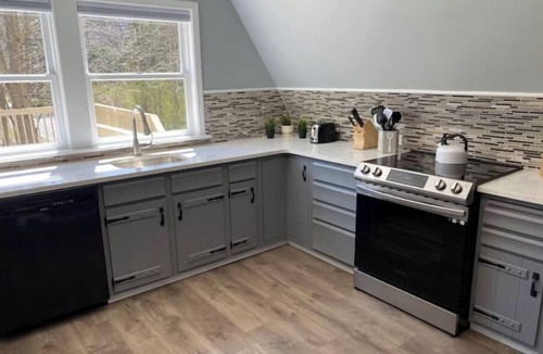 Margaretville Cottage | 2 Person Rain Shower-Cozy Cottage+King Bed+15 Min ⛷️Kayaks+Wine Barrel Table