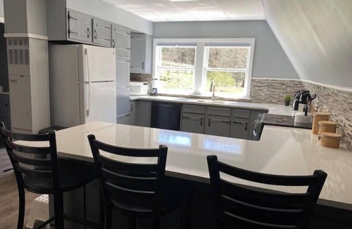 Margaretville Cottage | 2 Person Rain Shower-Cozy Cottage+King Bed+15 Min ⛷️Kayaks+Wine Barrel Table