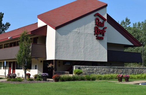 Bowmansville House | 2 Spaces! Pets Stay for FREE! w/ Free Parking, Short Drive to Buffalo Zoo!