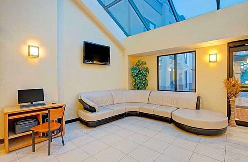 Parsippany Hotel | 2-Star Hotel ∙ Days Inn by Wyndham Parsippany