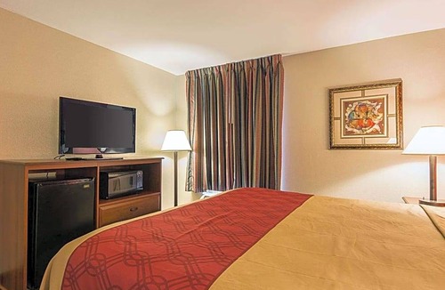 Clinton Hotel | 2-Star Hotel ∙ Econo Lodge Andrews AFB