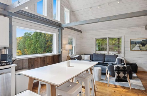 Woodstock House | 200ac, Views! 10min to Town - Scenic Ridge Retreat
