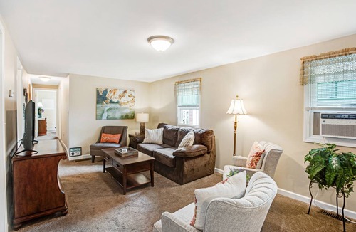 South Glens Falls Apartment | 203 m² Apartment ∙ 2 bedrooms ∙ 6 guests