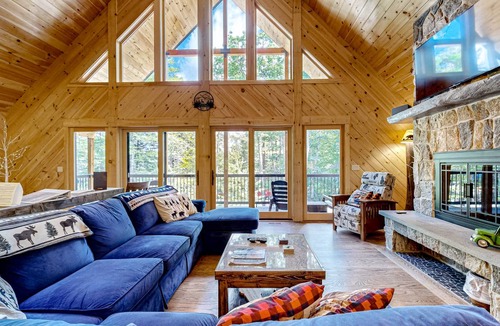 West Alton Ski Chalet | 214 m² Chalet ∙ 4 bedrooms ∙ 10 guests