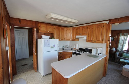 Sagamore Beach Cottage | 233 Phillips Rd