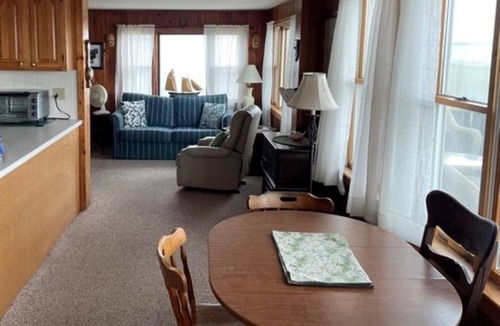 Sagamore Beach Cottage | 233 Phillips Rd