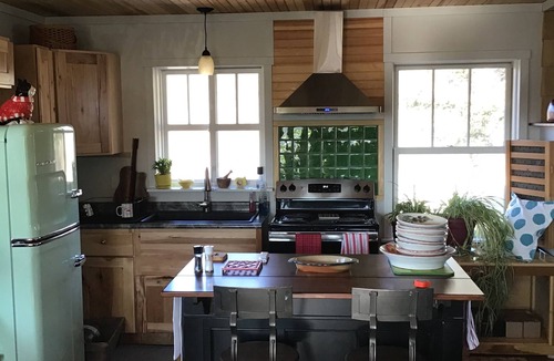 West Tremont House | 24 - Funky and charming, 'small house' in West Tremont