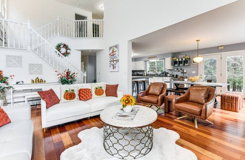 Morrisville House | 252 m² House ∙ 3 bedrooms ∙ 9 guests