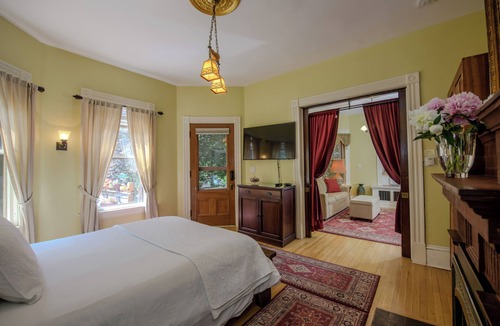 South End House | 254 South Union Street Guest House