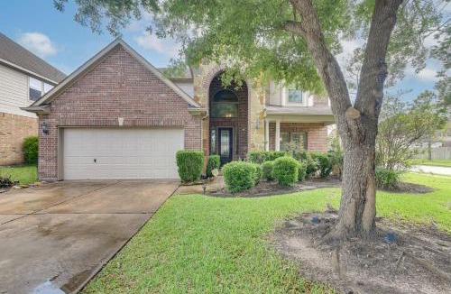 Iowa Colony House | 26 Mi to Houston Spacious Home with Fenced Yard!