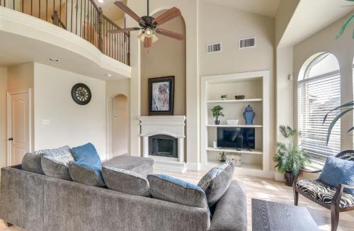 Iowa Colony House | 26 Mi to Houston Spacious Home with Fenced Yard!