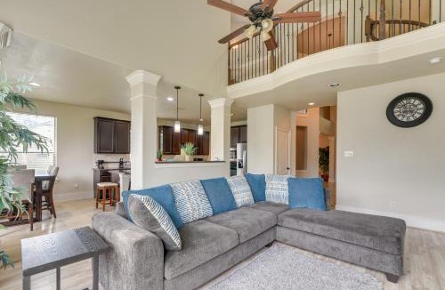 Iowa Colony House | 26 Mi to Houston Spacious Home with Fenced Yard!