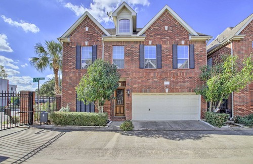 Houston House | 269 m² House ∙ 4 bedrooms ∙ 8 guests