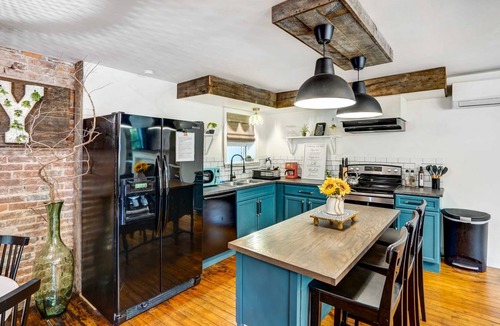 Troy House | 271 m² House ∙ 2 bedrooms ∙ 6 guests