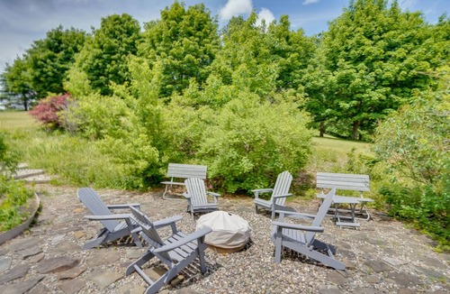 East Greenbush House | 278 m² House ∙ 5 bedrooms ∙ 12 guests