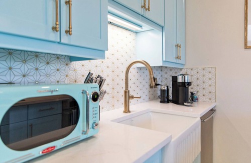 Columbus Apartment | 2BR Apt Near Copley, Boston Comm, Public Library, Fenway, Back Bay, Beacon Hill