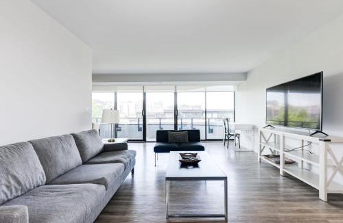 Radnor - Fort Myer Heights Apartment | 2BR Executive Apartment in Prime Location