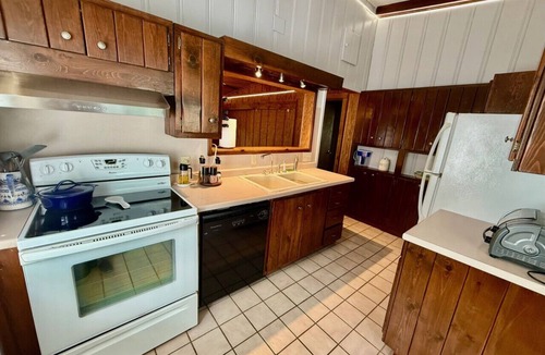 Winston - Salem House | 2BR Quiet Cottage- Walk to Wake Forest University