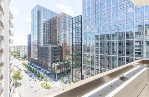 Crystal City Apartment | 2BR Urban Oasis DC Access with Lux Comforts