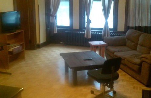Albany Apartment | 2F Beautiful Bright Park View One-Bedroom Suite w/ Breath taking Views