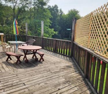 Byrnedale House | 3 bed/2 bath Riverside cabin