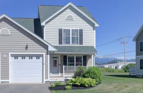Intervale Condo | 3-bed condo in the Heart of North Conway sleeps 8 Mins from Cranmore & Storyland
