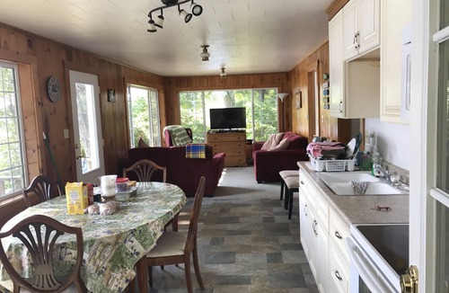 Poultney Cottage | 3 bedroom Cottage at Waters Edge with Spectacular view of water and mountains