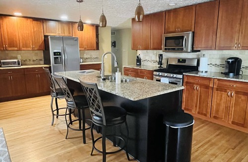 Spencerport House | 3 Bedroom High End House With Hot Tub Close To Erie Canal And Golf Courses