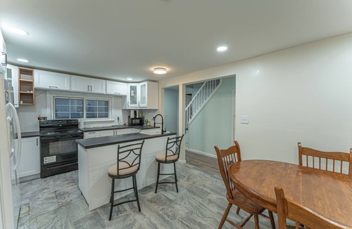 Deer Park House | 3-bedroom house in brilliant Dix Hills with WiFi, AC