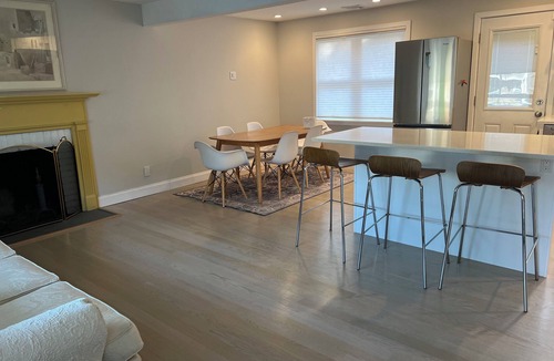 Greenwich House | 3-bedroom house in charming Greenwich with WiFi, AC. Start your getaway now