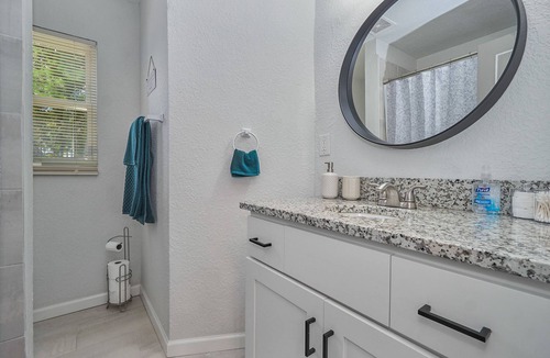 Portsmouth House | 3 BR 2 BA Bungalow in a quiet area near DT/Hwy264