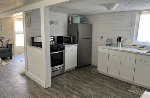 Salisbury Beach House | 3 to 4 Minute walk to the beach, restaurants and fun!