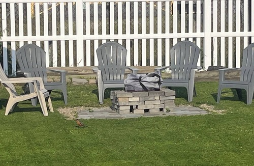 Salisbury Beach House | 3 to 4 Minute walk to the beach, restaurants and fun!