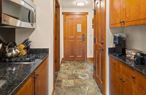 Stowe Area Cabin | #311 | Studio | Upper Main | 3rd floor | Spruce Peak & Village Views!