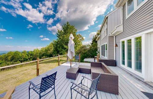 West Dover House | 325 m² House ∙ 4 bedrooms ∙ 8 guests