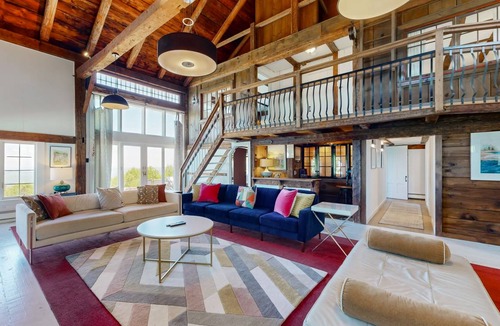 West Dover House | 325 m² House ∙ 4 bedrooms ∙ 8 guests