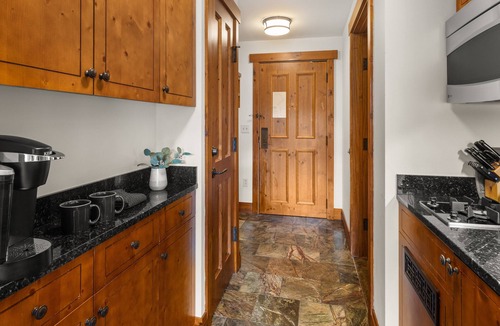 Stowe Area Cabin | #378 | Remodeled Studio | Vermonter | 3rd Floor Mt Mansfield Views