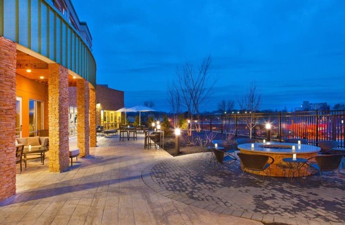 Northwest Yonkers Hotel | 39 m² Hotel ∙ 127 guests