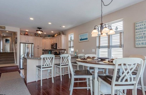 Gold Coast House | 3br- 2 Bath-Gold coast beauty
