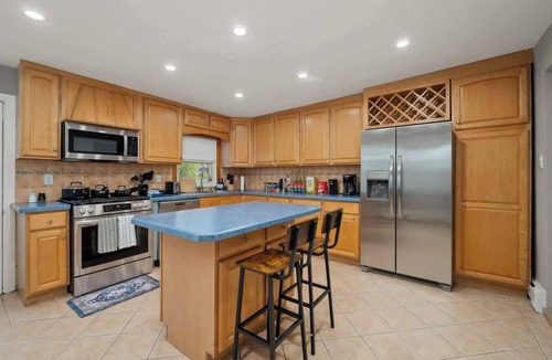 Southeast Yonkers Apartment | 3BR Apt ~ Near Train ~ Balcony ~Yonkers