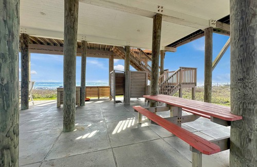 Port Bolivar House | 3BR Beachfront | Ocean Views, Deck & Gaming Console