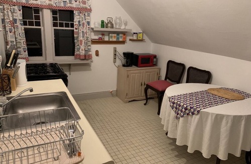 Walton Apartment | 3rd Floor, walk-up private 3BR victorian apartment