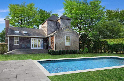 Wainscott House | 4-bedroom house in charming Wainscott walking distance to the beach