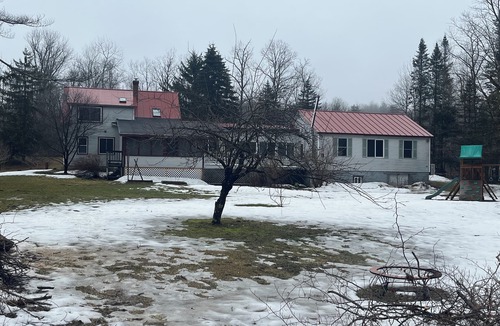 Mount Holly House | 4 Bedroom House on the Mill River with Game Room - 10 Minutes from Okemo