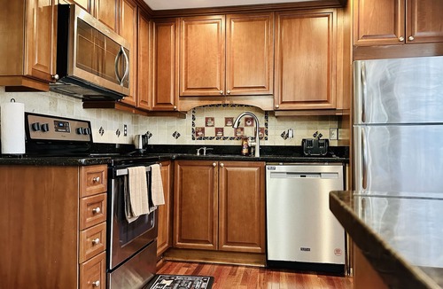 Merrifield House | 4-bedroom vacation home just 9 minutes drive to Tysons Corner Center