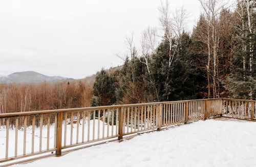 Marlboro House | 4 BR Mt Snow Okemo Ski Chalet w Amazing views!