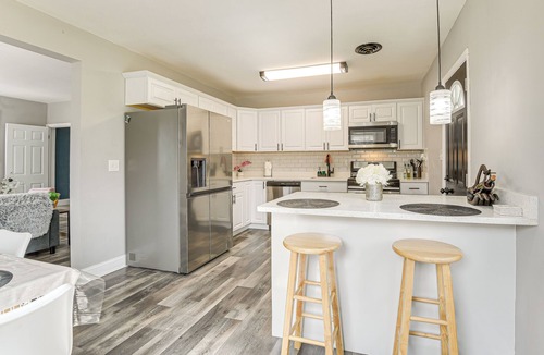 Parkville Apartment | 4 Mi to Universities: Quaint Parkville Apartment!