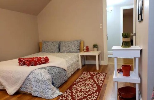 Needham House | #4 RED Gorgeous Cozy Room 6 Min to Babson College!